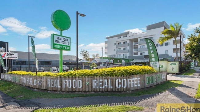 Marketcart in Kedron is up for lease