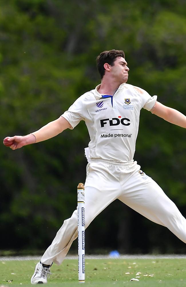 Uni bowler William Crook University Vs Valley Saturday December 3, 2022. Picture, John Gass