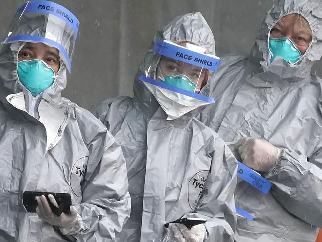 (FILES) In this file photo staff in protective suits wait for people to be tested for Coronavirus (COVID-19) as they arrive by car at the State's First Drive Through COVID-19 Mobile Testing Center at Glen Island Park in New Rochelle, New York March 13, 2020. - US Secretary of State Mike Pompeo on May 3, 2020 said "enormous evidence" showed the new coronavirus originated in a lab in China, further fueling tensions with Beijing over its handling of the outbreak. Pompeo's comments came as Europe and parts of the United States prepared to cautiously lift virus lockdowns as signs emerge that the deadly pandemic is ebbing and governments look to restart their battered economies. (Photo by TIMOTHY A. CLARY / AFP)