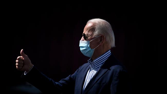 Joe Biden wears a face mask and gives a thumbs up in Phoenix, Arizona during the election campaign. Picture: AFP