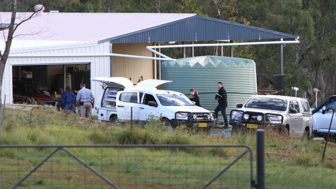 Crime scene police and detectives at the house in Coonabarabran. Picture: NewsWire / Dean Marzolla