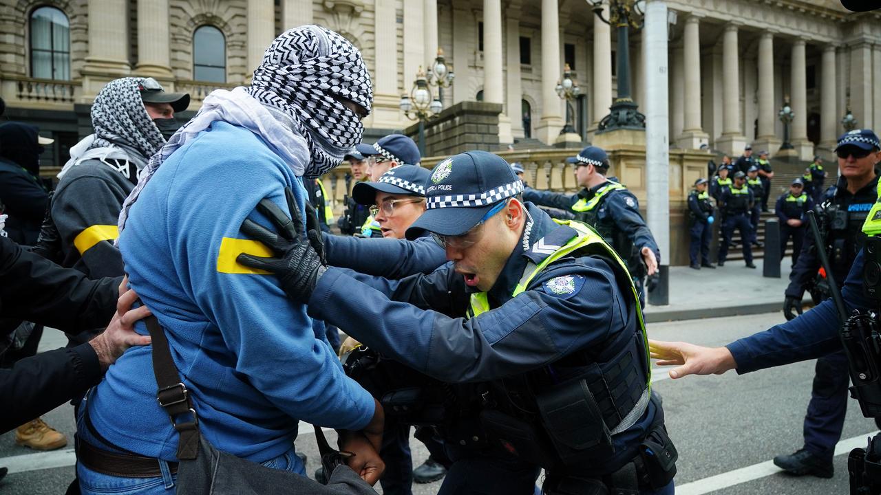 MELBOURNE AUSTRALIA - NewsWire Photos MAY 19, 2024: Pro-Palestinian protesters face off with police outside the Victorian Parliament.
Picture: NCA NewsWire / Luis Enrique Ascui
