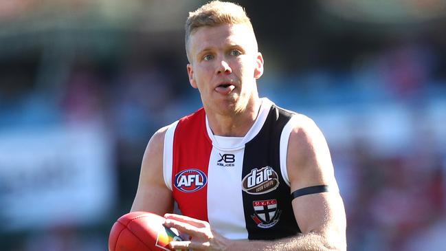 Dan Hannebery during AFL match between the Sydney Swans and St. Kilda Saints at the SCG. Picture. Phil Hillyard