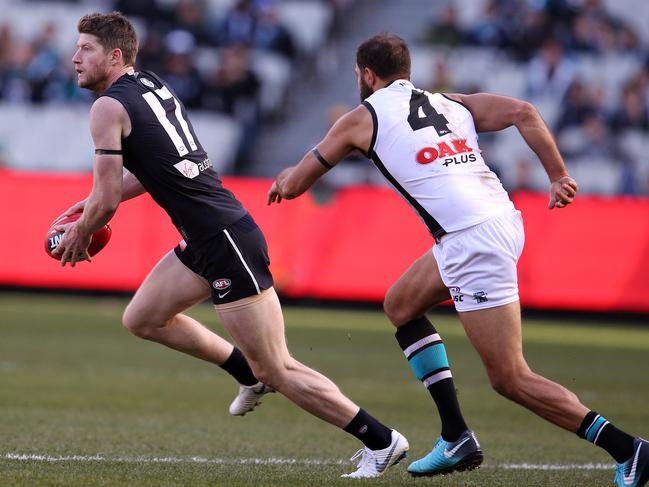 Sam Rowe looks for options against Port Adelaide last year. Picture: Michael Klein