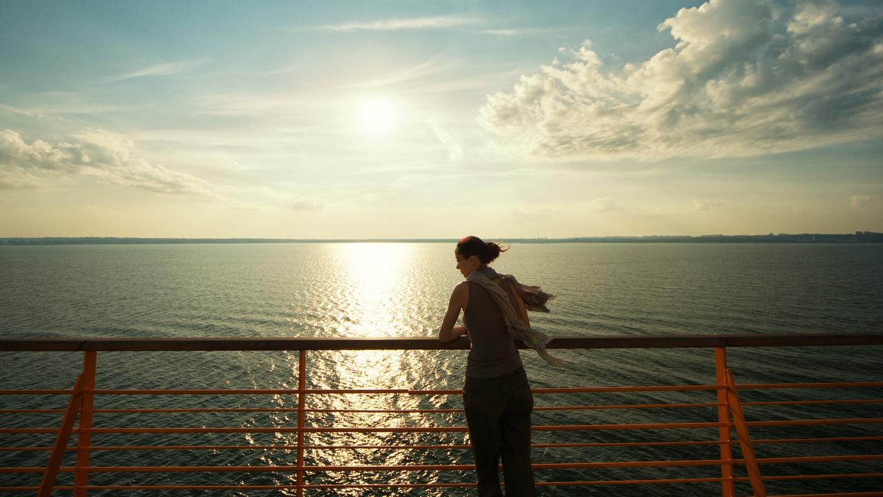 12 expert tips to avoid getting seasick on a cruise