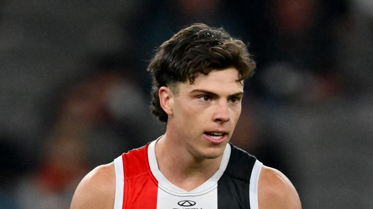 AFL live: ‘Embarrassing’ Dockers stuck in Lyon’s clamp