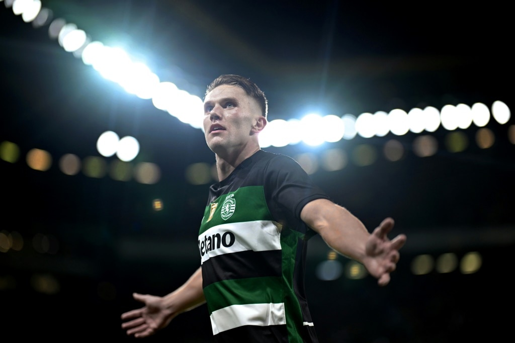 Sporting Lisbon's Swedish forward Viktor Gyokeres celebrates scoring his fourth goal against Estrela Amadora