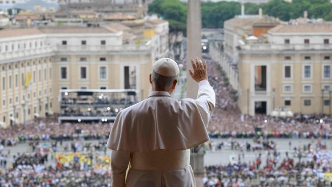 TOPSHOT - This photo taken and handout on May 11, 2025 by The Vatican Media shows Pope Leo XIV during his first Reginal Caeli prayer from the main central loggia of St Peter's basilica in The Vatican. (Photo by Handout / VATICAN MEDIA / AFP) / RESTRICTED TO EDITORIAL USE - MANDATORY CREDIT 