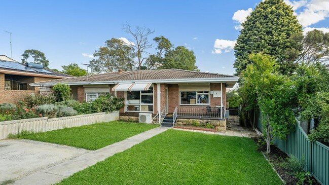 8b Thomas Street, Armadale, WA 6112 is a two bedroom house on 455sq m priced at offers over $259,000.