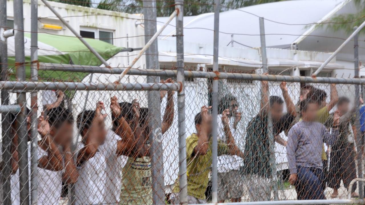 PNG moves to shut down Manus Island detention centre | Malcolm Turnbull ...