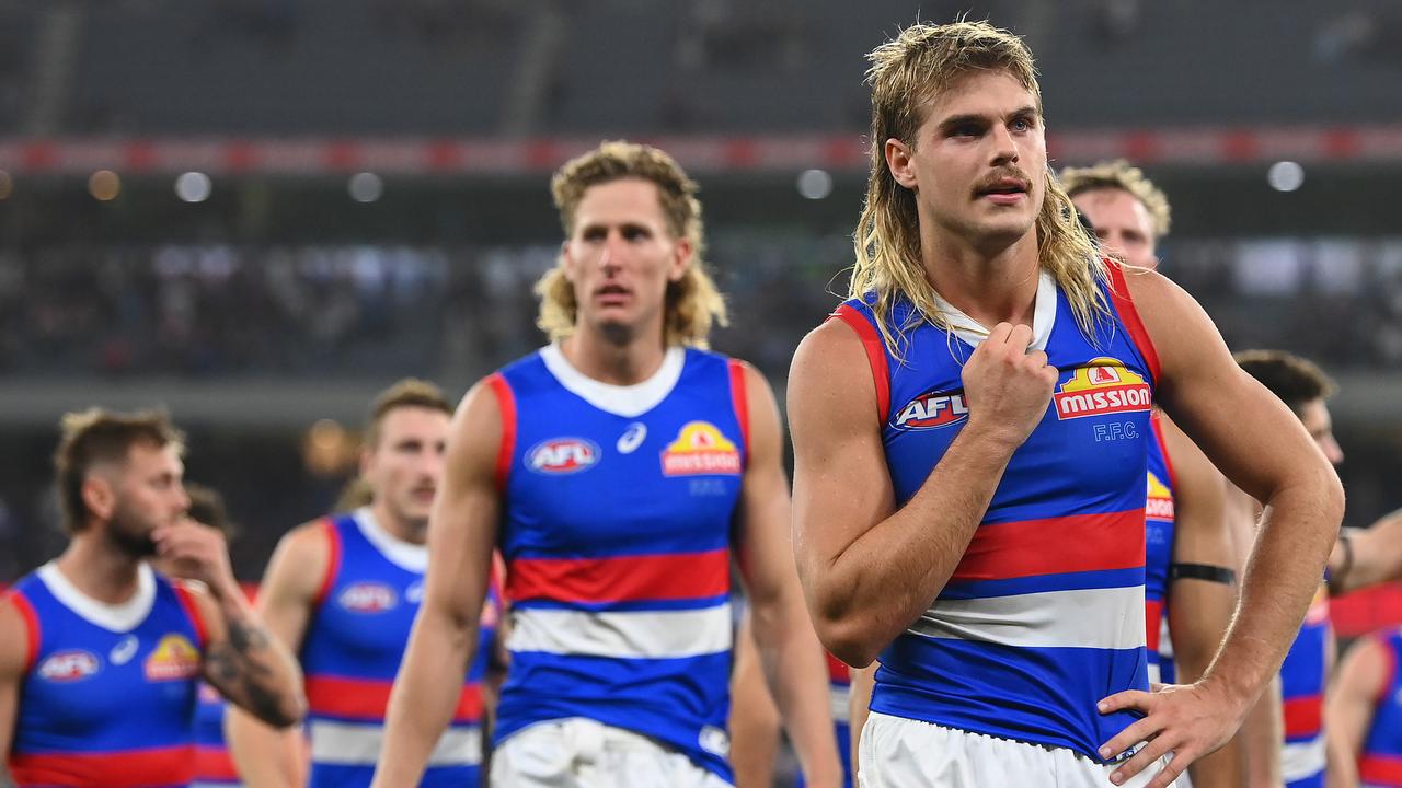 MELBOURNE, AUSTRALIA - MARCH 18: Bailey Smith and his Bulldogs team mates look dejected after losing the round one AFL match between Melbourne Demons and Western Bulldogs at Melbourne Cricket Ground, on March 18, 2023, in Melbourne, Australia. (Photo by Quinn Rooney/Getty Images)