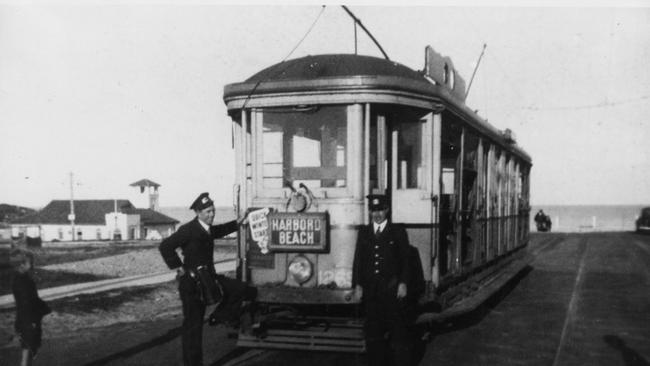 A tram at Harbord in 1939. Photo Northern Beaches Library