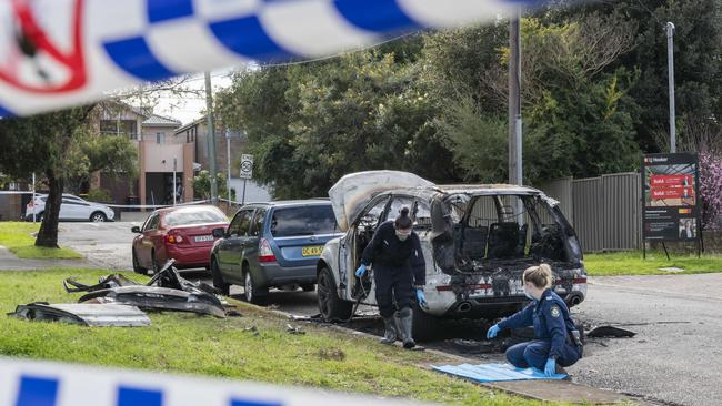 SYDNEY, AUSTRALIA - NCA NewsWire, SUNDAY, 14 AUGUST 2022: Forensics police officers examine the scene of a burnt out car in Revesby used to the fatal shootings of two women in Sydney's southwest. Picture: NCA NewsWire / Monique Harmer