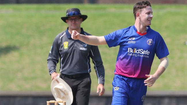 Brodie Symons bowling for Frankston Peninsula. Picture: David Crosling