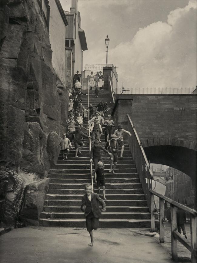 Harold Cazneaux Fairy Lane steps 1910 bromoil print 24.8 × 18.5 cm National Gallery of Victoria, Melbourne Purchased, 1979