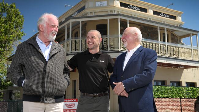 Hans Ehmann with Hotel Licensee, Ashley Coulls, and Bruce McFarlane. Picture: Dean Martin