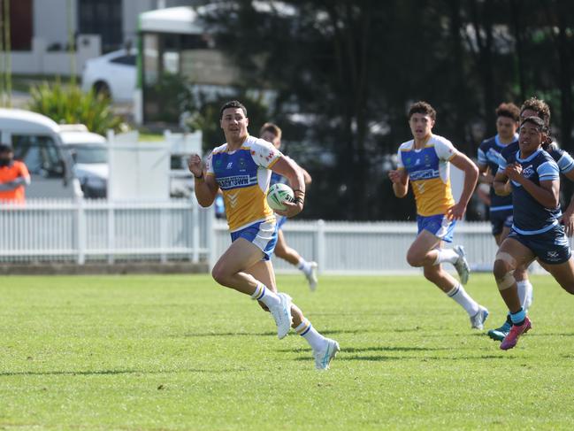 Phoenix Tauasa for Patrician Brothers breaks away to score a try. Picture: Tim Hunter.