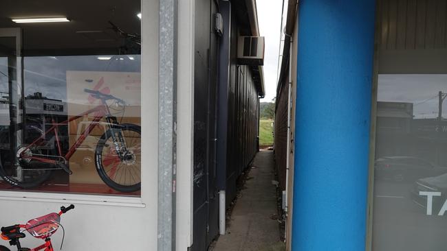 The narrow laneway to the north of Rainbow Cycles.