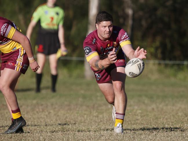 Jarred Muller-Dobbe finds support. Picture Warren Gannon Photography