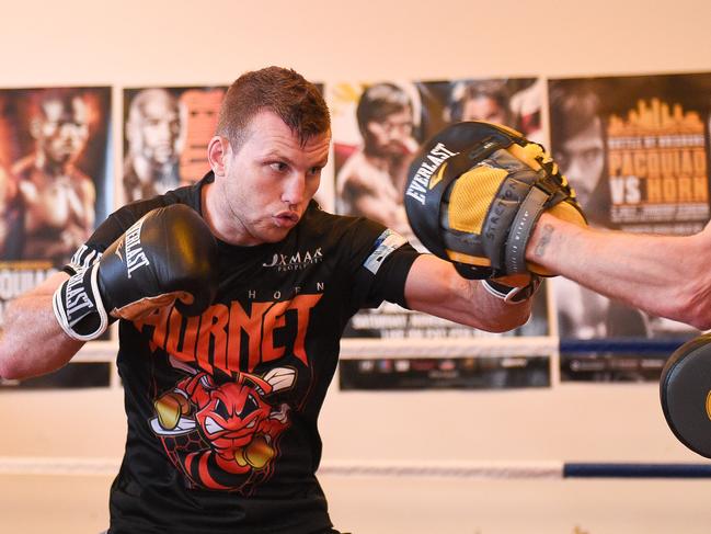 Jeff Horn (left) trains with Glenn Ruston during a training session in Brisbane, on Monday, June 26, 2017. Boxer Jeff Horn will fight Manny Pacqucao in the "Battle of Brisbane" WBO World Welterweight Championship on July 2. (AAP Image/Albert Perez) NO ARCHIVING