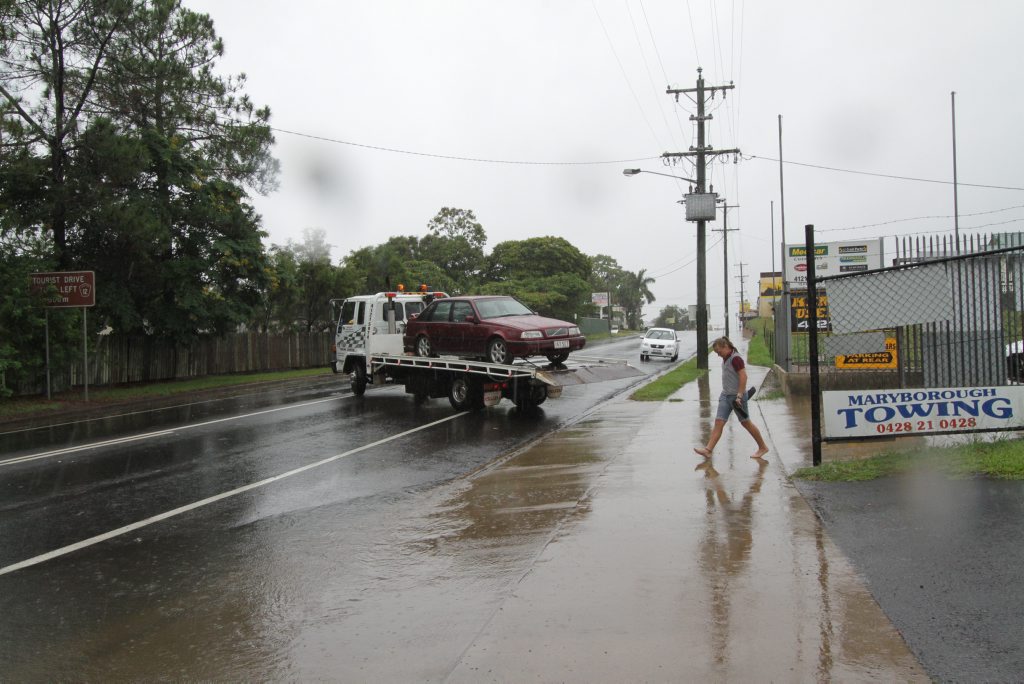 Cars evactuated from car yard near the Lammington Bridge. Photo: Robyne Cuerel / Fraser Coast Chronicle. Picture: Robyne Cuerel