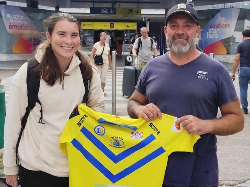 Sarah Field is welcomed to France by Racing Club Lescure Arthes' women's coach Craig Taylor.