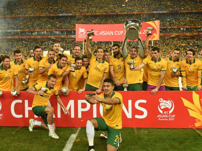 Australia celebrate their win over Korea Republic in the Final of the Asian Cup between Australia and Korea Republic at Stadium Australia in Sydney, Saturday, Jan. 31, 2015. (AAP Image/Dean Lewins) NO ARCHIVING, EDITORIAL USE ONLY