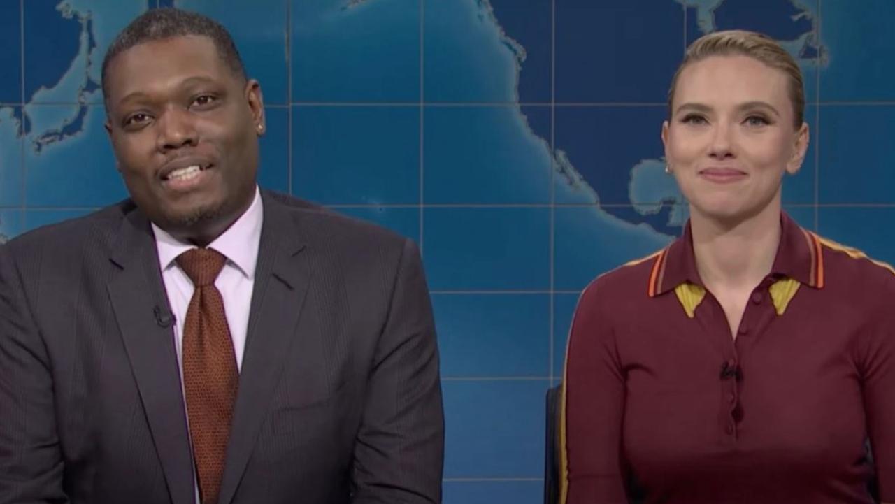 Michael Che has apologised to Scarlett Johansson for comparing her vagina to roast beef last December on Saturday Night Live.