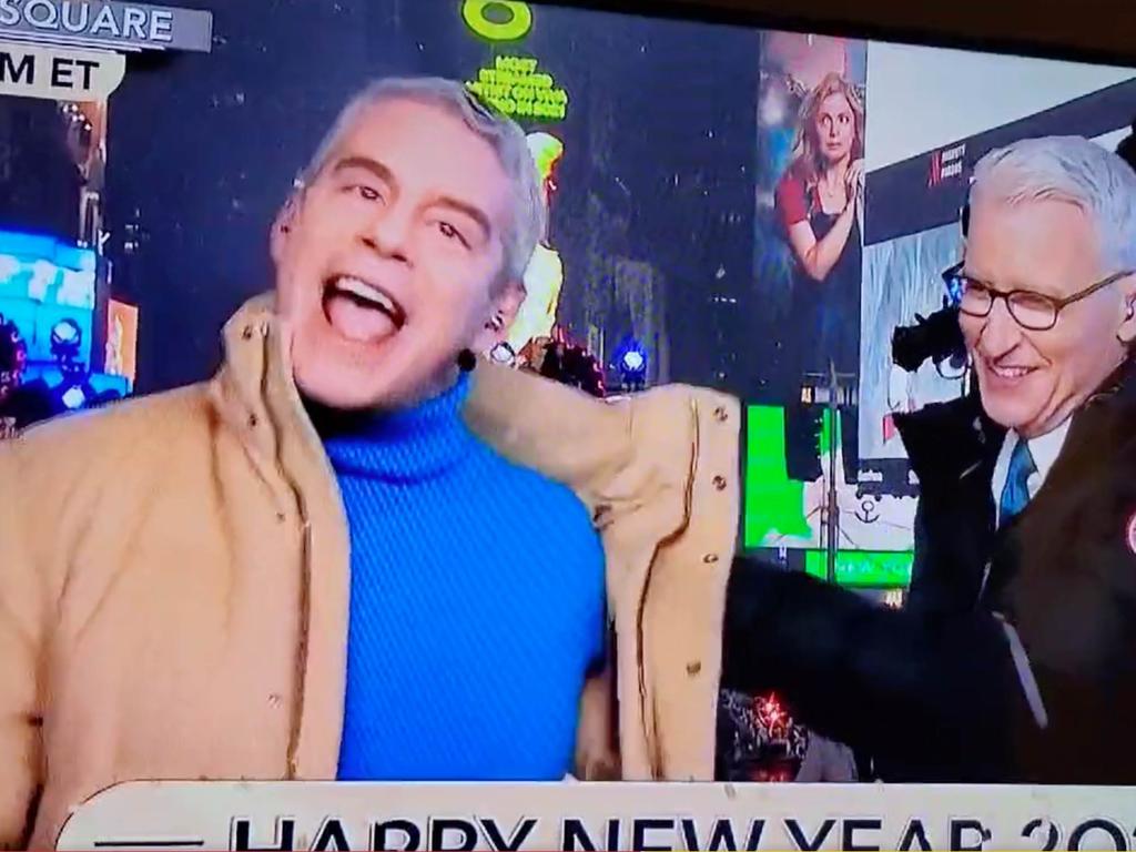 TV host Andy Cohen gives New York mayor de Blasio a New Year’s sendoff