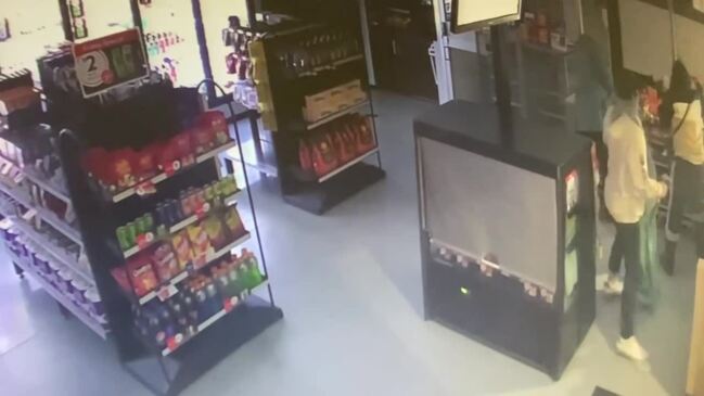 Would-be thieves smoked out of store