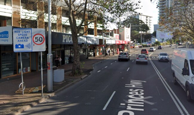 Tristan James Irving put a police officer in a headlock outside the Piccadilly Motor Inn in Wollongong. Picture: Google Maps