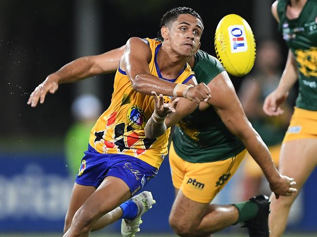 Wanderers Ronald Fejo Jr had another standout performance against Buffaloes. Picture: Felicity Elliott/NTFL Media