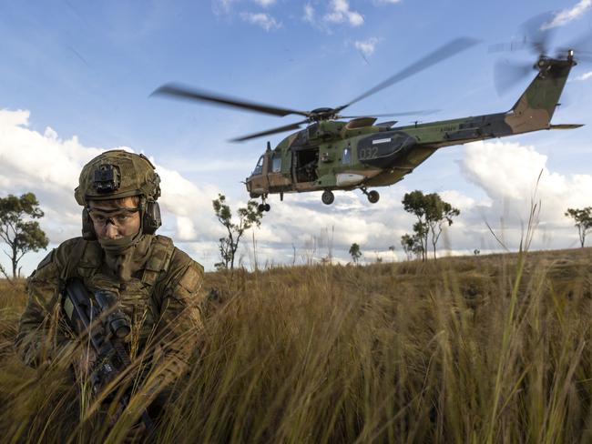 Soldiers from the 4th Regiment, Royal Australian Artillery and 3rd Battalion, The Royal Australian Regiment dismount from an MRH-90 Taipan during Exercise Chau Pha in Townsville Field Training Area, Queensland. *** Local Caption *** Soldiers from the 3rd Brigade’s 4th Regiment, Royal Australian Artillery and 3rd Battalion, The Royal Australian Regiment deployed to the Townsville Field Training Area for Exercise Chau Pha in June 2023. Exercise Chau Pha provides dynamic and technical training to ensure the Regiment is proficient in coordinating offensive support in the battlespace. The Regiment has now successfully prepared and certified for their participation in the upcoming Exercise Talisman Sabre, where they will integrate as the 3rd Combat Brigade’s organic Fire Support.