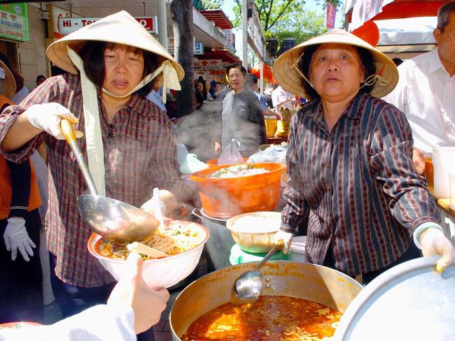 Volunteers from the Phoc Hau Budhist Temple in Cabramatta prepare a dish of Bun Rieu at the moon festival in 2004. Picture: Mat Sullivan