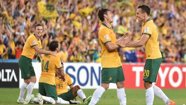 Australian's Trent Sainsbury (R) and Mark Milligan (C) celebrate.