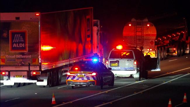 The scene on the Western Highway on Friday night. Picture: TNV.