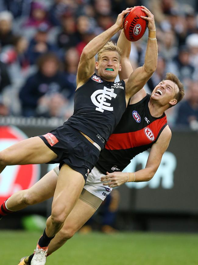 Sam Kerridge outmarks Brendon Goddard in the last quarter. Picture: Michael Klein