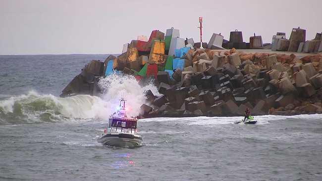 Authorities search for man washed off the southern breakwall at Coffs Harbour. Photo by Frank Redward