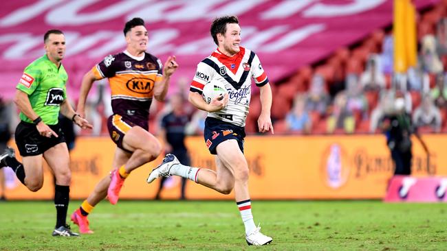 Luke Keary races clear to inflict more pain. Photo: Bradley Kanaris/Getty Images