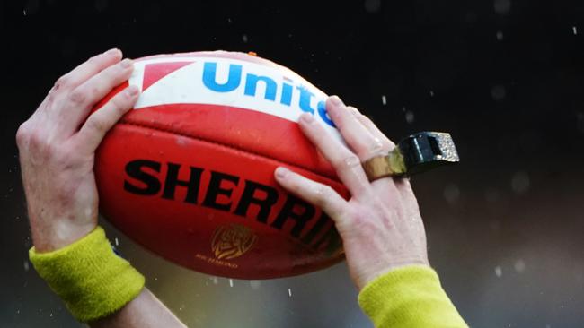 A boundary umpire throws the ball in during the Round 22 AFL match between the Richmond Tigers and the West Coast Eagles at the MCG in Melbourne, Sunday, August 18, 2019. (AAP Image/Michael Dodge) NO ARCHIVING, EDITORIAL USE ONLY