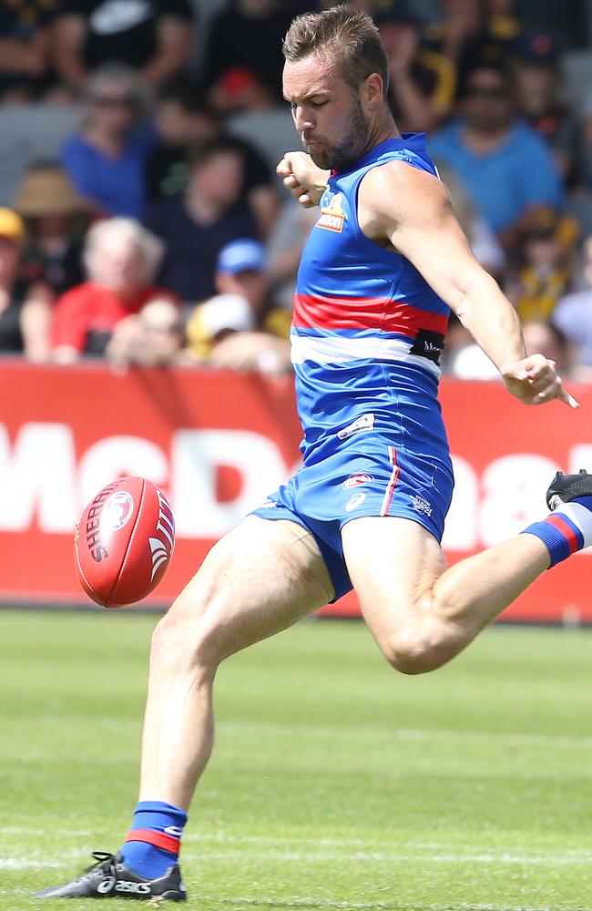 Matthew Suckling launching for the Bulldogs. Pic: Michael Klein