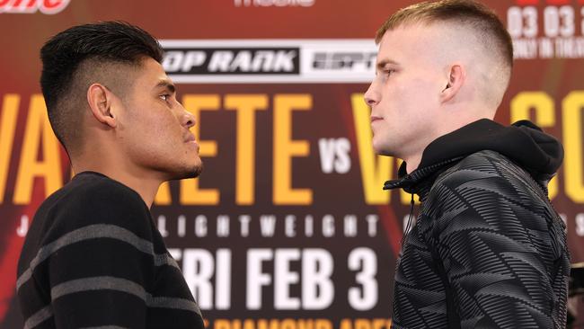 Emanuel Navarrete (L) and Liam Wilson (R) face-off. (Photo by Mikey Williams/Top Rank Inc via Getty Images)