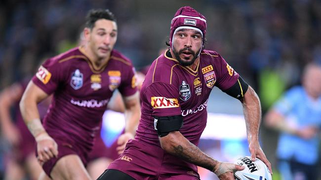 Johnathan Thurston of the Maroons looks to pass the ball during State of Origin Game II between the NSW Blues and Queensland Maroons, at ANZ Stadium in Sydney on Wednesday, June 21, 2017. (AAP Image/Dan Himbrechts) NO ARCHIVING, EDITORIAL USE ONLY