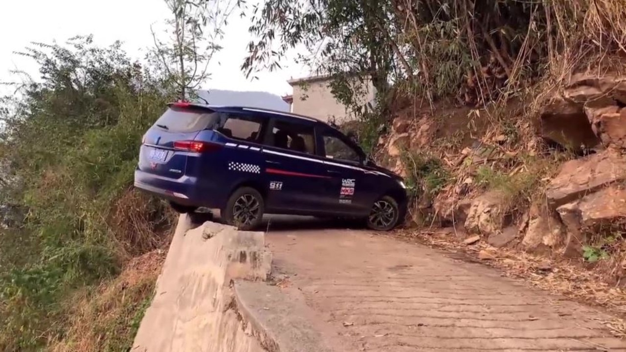 The driver decided to do the U-turn in a precarious place. Picture: DrivingSkill YouTube