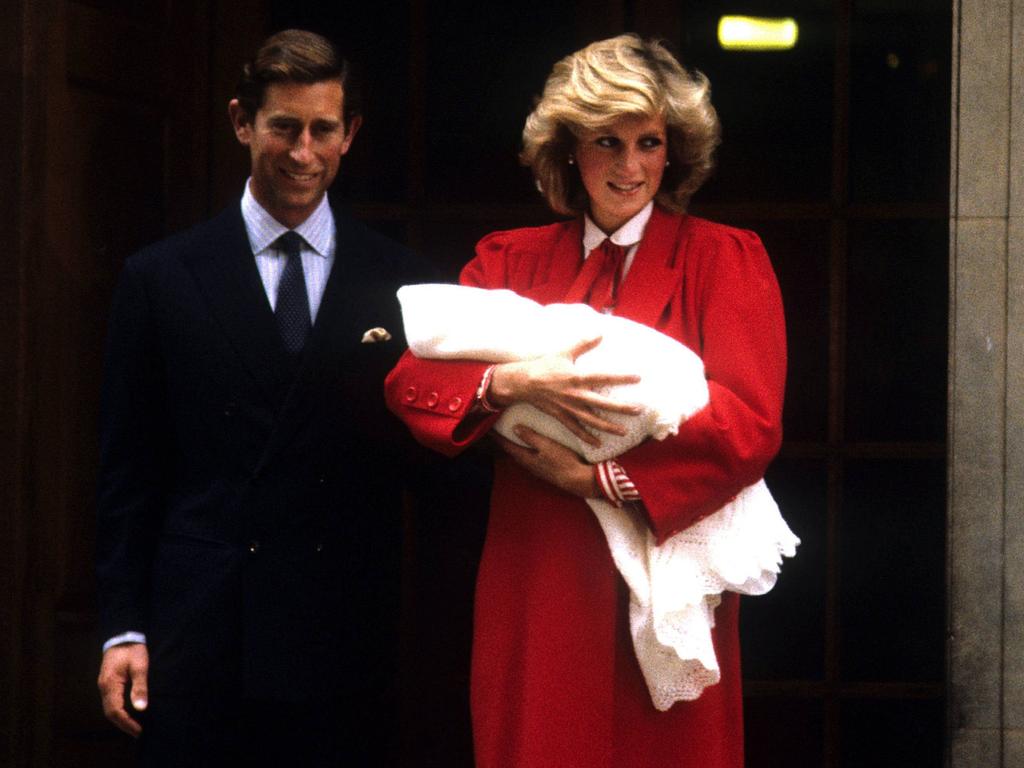 It was compared to the red and white ensemble Princess Diana wore when leaving the hospital with Prince Harry in 1984