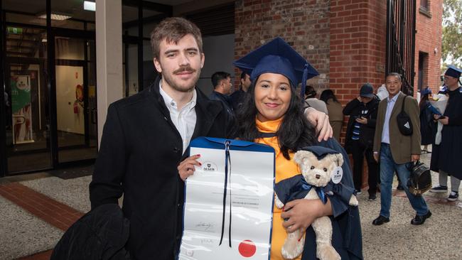 05-10-2023 Deakin University Accounting and Finance Graduation. Lachlan Hill and Ritika Agarwal