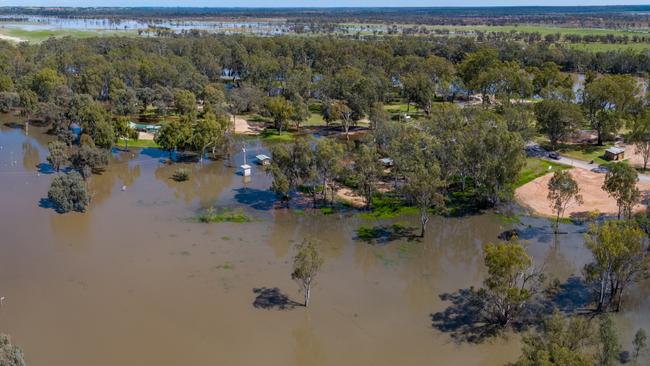 Loxton caravan park has flooded. Picture: Facebook/Murray River Pix