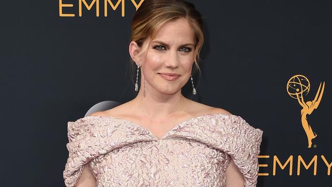 Emmy Awards 2016: Veep star Anna Chlumsky wore ‘unflattering’ dress ...