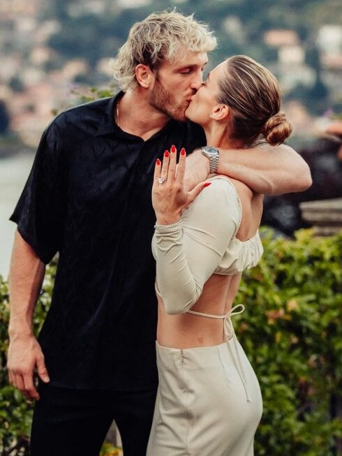 Logan Paul popped the question to Nina Agdal in style. Photo: Twitter, @LoganPaul.