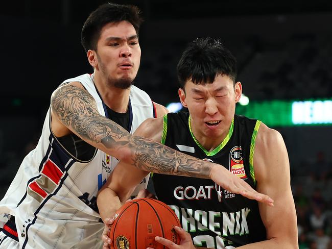 MELBOURNE, AUSTRALIA - DECEMBER 11: Zhou Qi of the Phoenix (R) drives at the basket under pressure from Kai Sotto of the 36ers during the round 10 NBL match between South East Melbourne Phoenix and Adelaide 36ers at John Cain Arena on December 11, 2022 in Melbourne, Australia. (Photo by Graham Denholm/Getty Images)